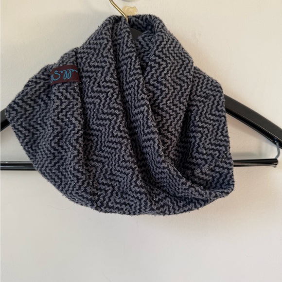 Chevron Patterned Infinity Scarf - Picture 2 of 5